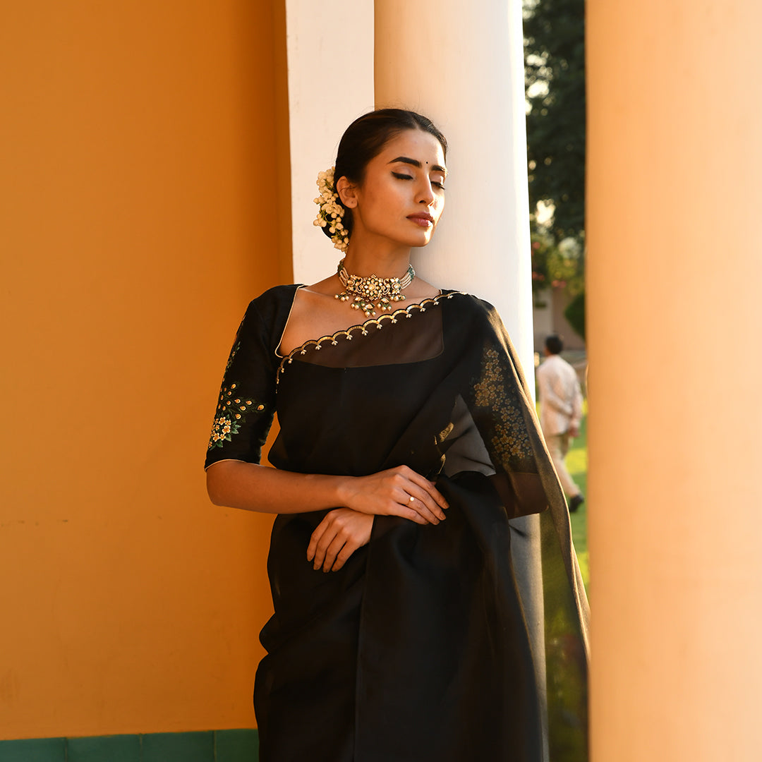 How To Style And Accessorize A Black Saree - Black Saree Styling Tips! | Black  saree, Black saree blouse, Saree